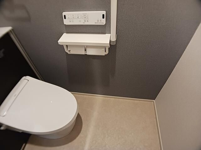 【トイレ】 | アルテミス | 落ち着いた色調のトイレです