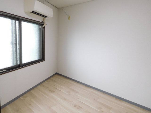 五条グリーンハイツの洋室