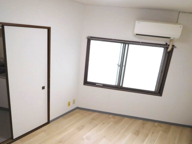 五条グリーンハイツの洋室