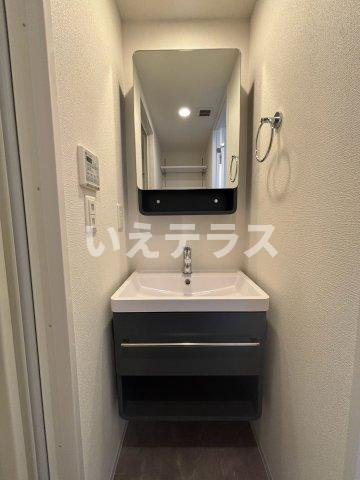セレニテ西元町アリエの洗面所
