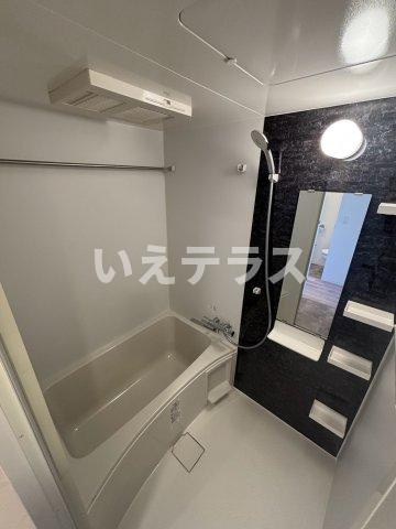 セレニテ西元町アリエの浴室
