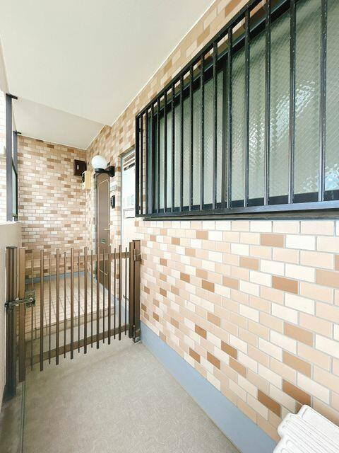 富士市蓼原の中古マンション|玄関前
