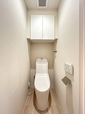 エレガンス練馬のトイレ|トイレも新規交換いたしました
水回りもすべて新規交換済みで気持ちよくお使いいただけます