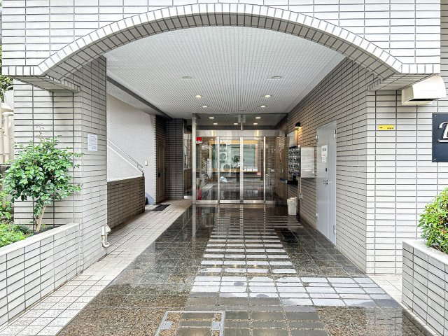 エレガンス練馬のエントランス|防犯面も安心のモニター付きオートロックです♪
高品質リノベーション！安心の長期10年保証付きです！