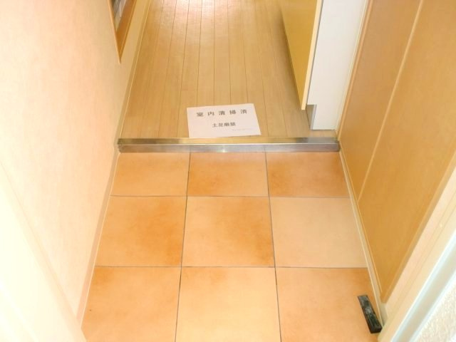 第7三井ビルの玄関