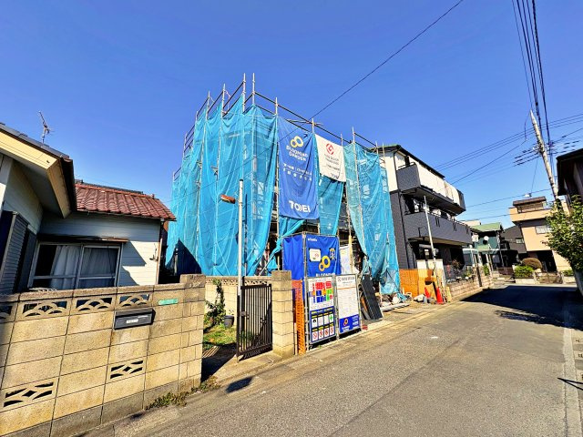 《仲介手数料半額》上尾市浅間台1丁目　全1棟の前面道路含む現地写真
