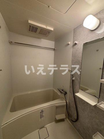 セレニテ西元町アリエの浴室
