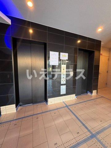 セレニテ西元町アリエのエントランス