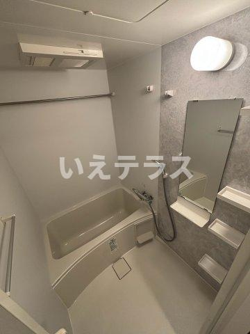 セレニテ西元町アリエの浴室
