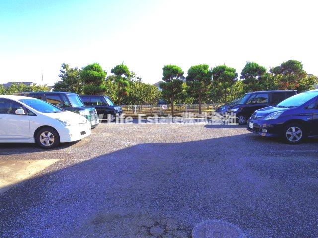 ラ・カンナＢの駐車場