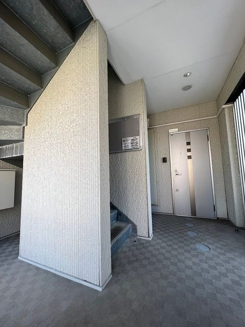 マーキーズ空港前