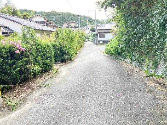 糟屋郡篠栗町大字篠栗 土地の前面道路含む現地写真|幅員3.70ｍ～5.30ｍ