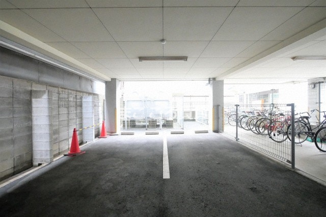 【駐車場】