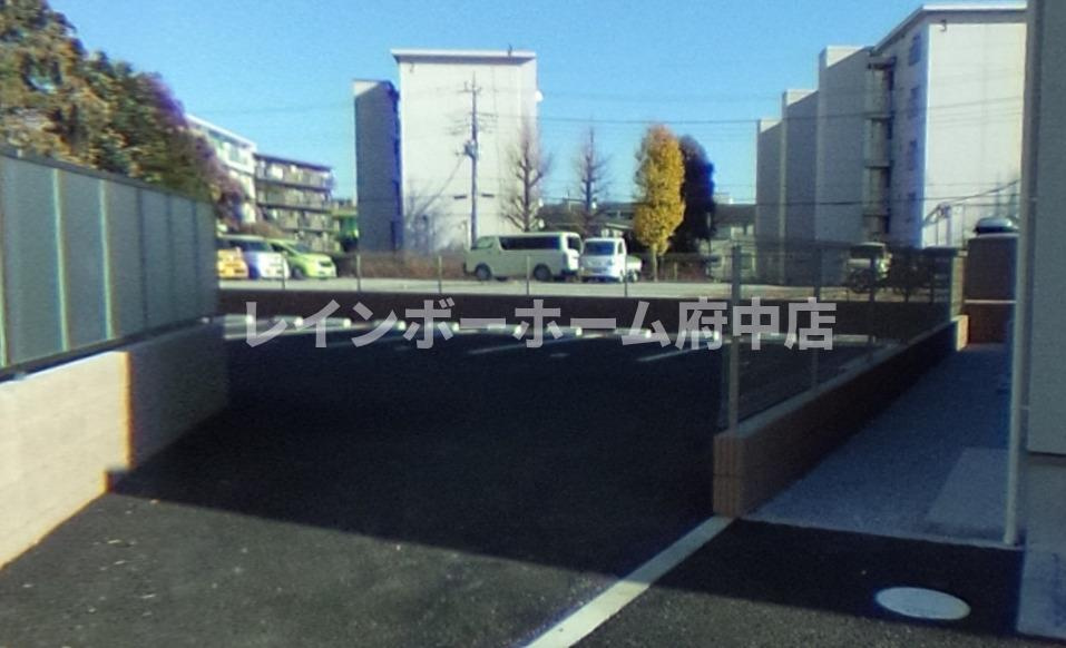 エステート国立の駐車場