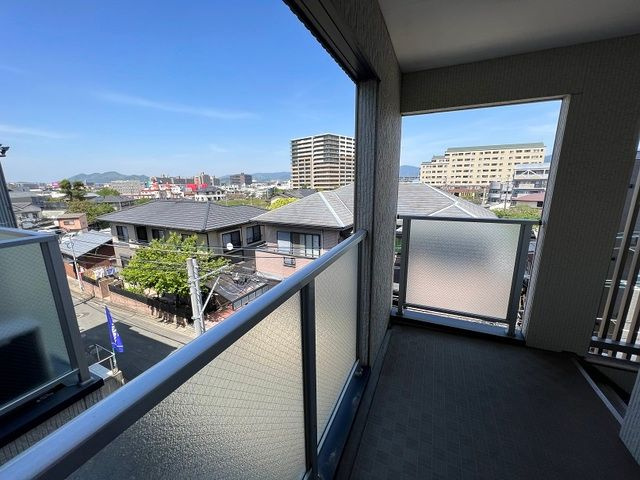 マーキーズ空港前