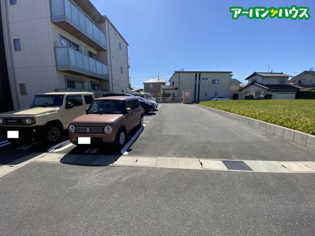 エーデルハオスⅣの駐車場