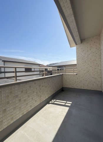 泉大津市東助松町3丁目戸建のバルコニー|ゆとりあるバルコニー