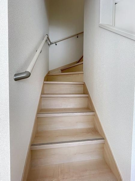 沼津市沢田町の新築一戸建|階段