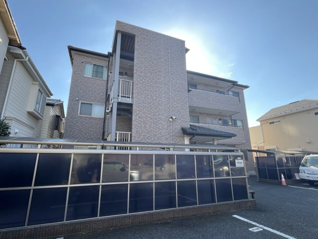 足立区東伊興３丁目の賃貸マンションの外観