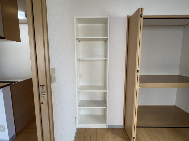 足立区東伊興３丁目の賃貸マンションの収納