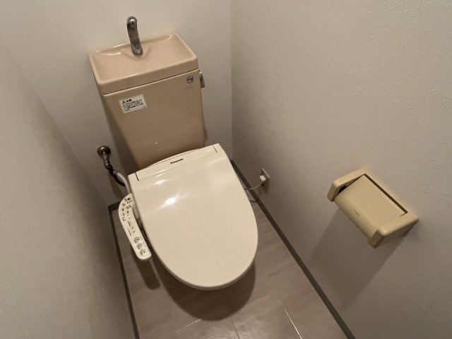 足立区東伊興３丁目の賃貸マンションのトイレ