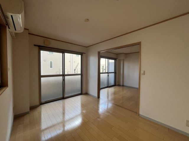 足立区東伊興３丁目の賃貸マンションの居間・リビング