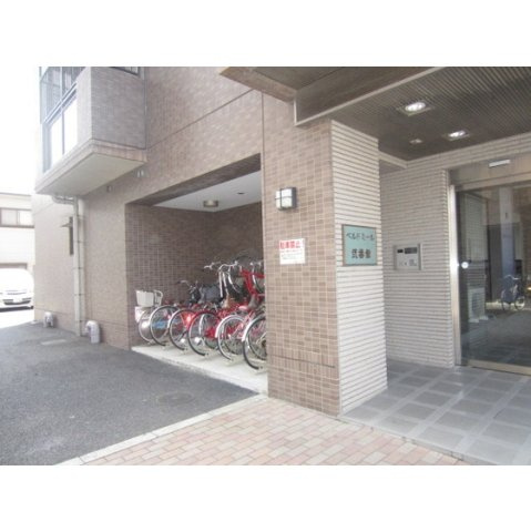 足立区東保木間１丁目の賃貸マンションのエントランス