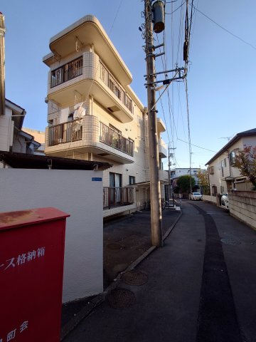 川崎市多摩区宿河原１丁目の賃貸マンションのエントランス