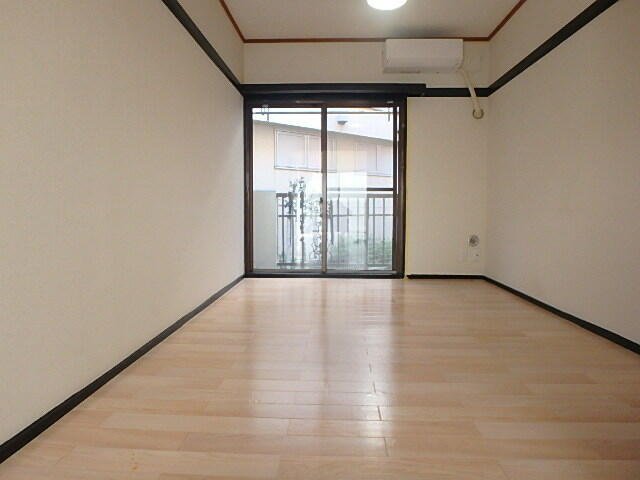 川崎市多摩区宿河原１丁目の賃貸マンションの居間・リビング