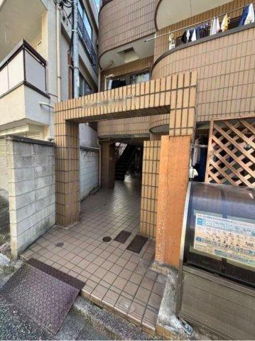荒川区東尾久１丁目の賃貸マンションのエントランス