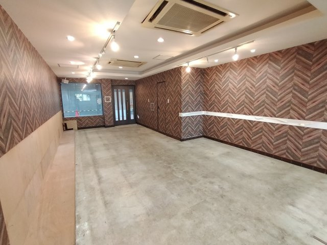 豊中市岡町の店舗事務所