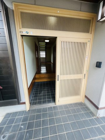 浜名区中瀬　中古戸建の玄関
