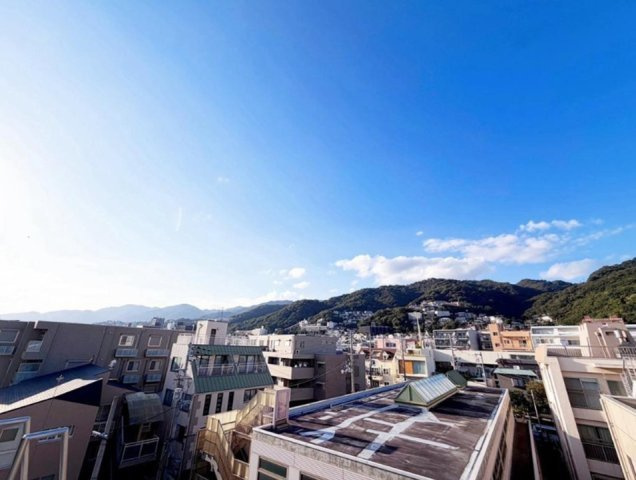 ジオグランデ岡本一丁目の展望|広い空と眺望に包まれる最上階・角住居
