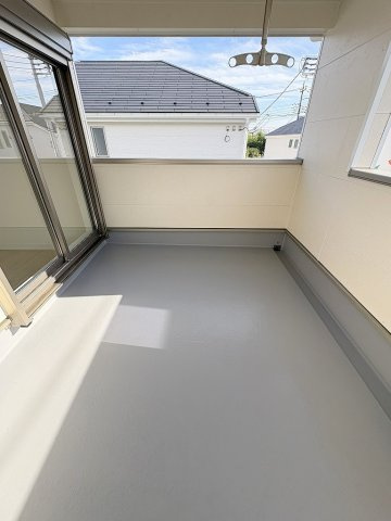 三郷市彦糸1丁目　全7棟　新築戸建　5号棟のバルコニー|南東向きバルコニーにて陽当り良好