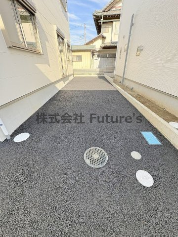 三郷市彦糸1丁目　全7棟　新築戸建　5号棟の駐車場|カースペース縦列2台駐車可能