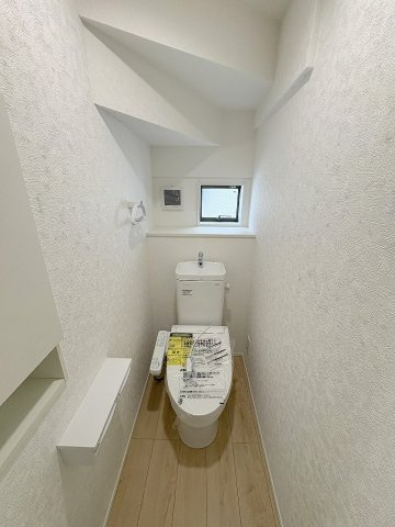 三郷市彦糸1丁目　全7棟　新築戸建　5号棟のトイレ|1階のトイレです