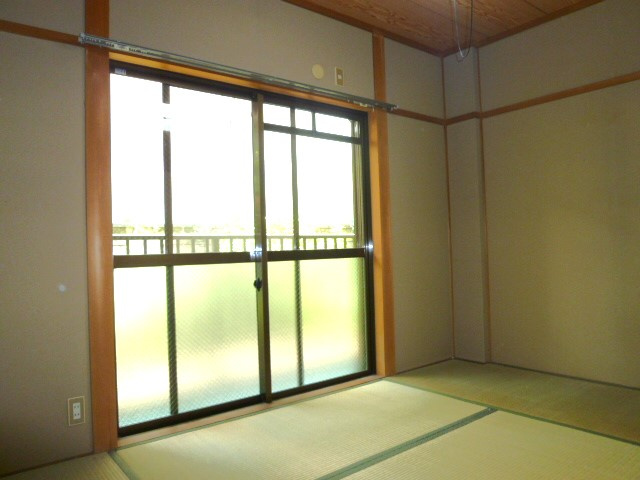 レジデンス千代原の和室