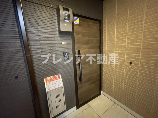 D-ROOM甲子園口の玄関
