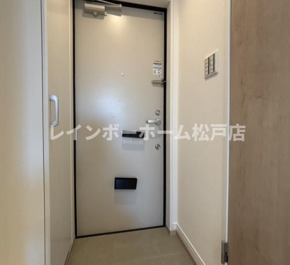 エクセラン松戸Ⅲ仲介手数料（賃料の1.10ヵ月）の50％OFF対象物件！の玄関|収納もある玄関です