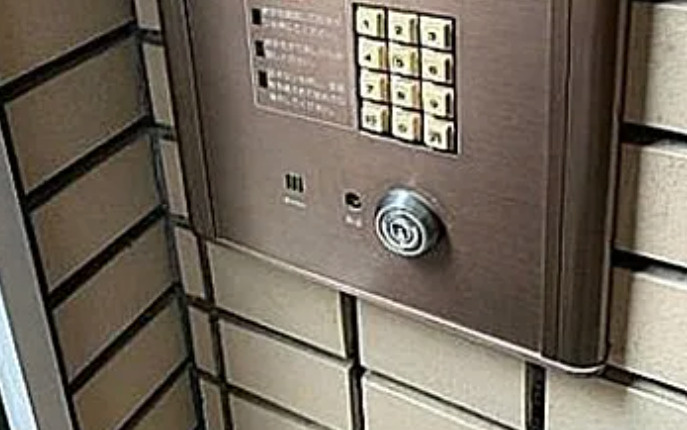 アクト・ワンの玄関