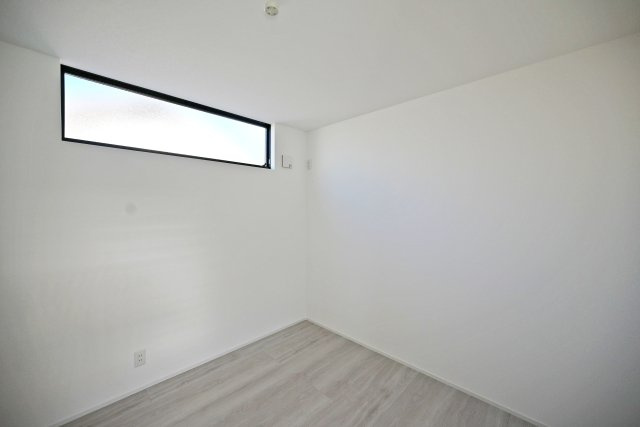 宝塚市中州2丁目新築一戸建て│3LDK+駐車1台可の子供部屋|お子様のお部屋にもぴったり。お気に入りの家具を並べたり、好きな色のカーテンを選んだり。家族の成長に合わせて、使い方も広がります。