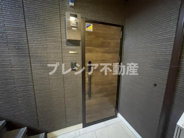 D-ROOM甲子園口の玄関