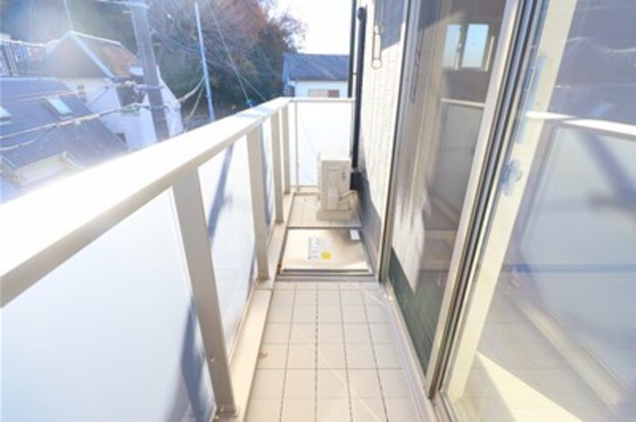 川崎市多摩区菅馬場２丁目のアパートのバルコニー