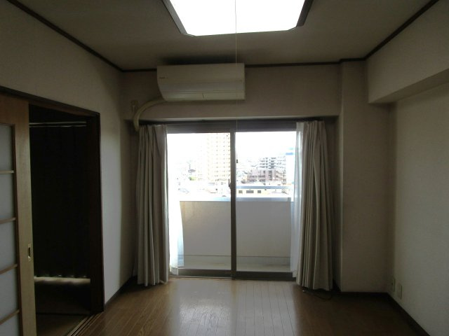 川口市上青木　中古マンションの洋室