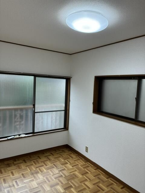 りな貸家の寝室