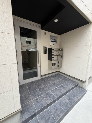 ジーメゾン名古屋名港のエントランス