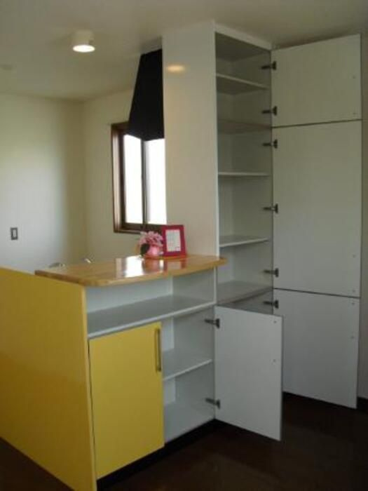 ヴィルヌーブ壱番館の居間・リビング|使い勝手の良いカウンターキッチンです♪