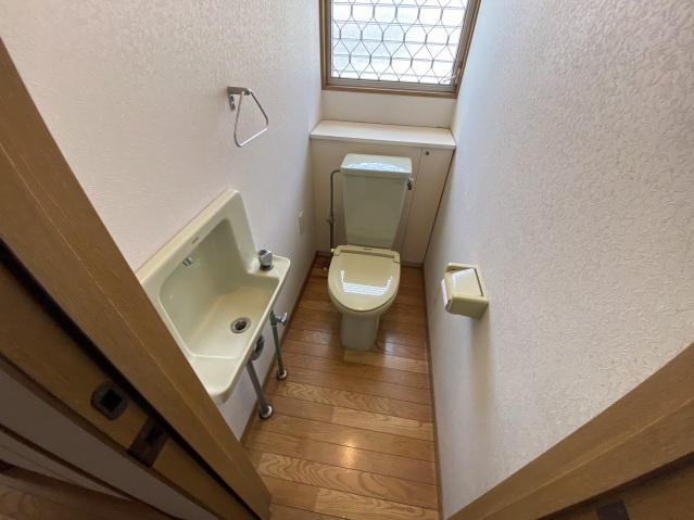矢坂本町戸建のトイレ