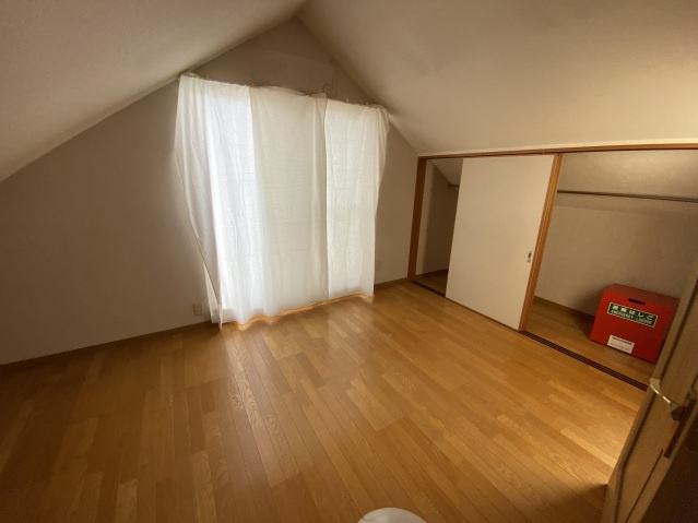 矢坂本町戸建の居間・リビング