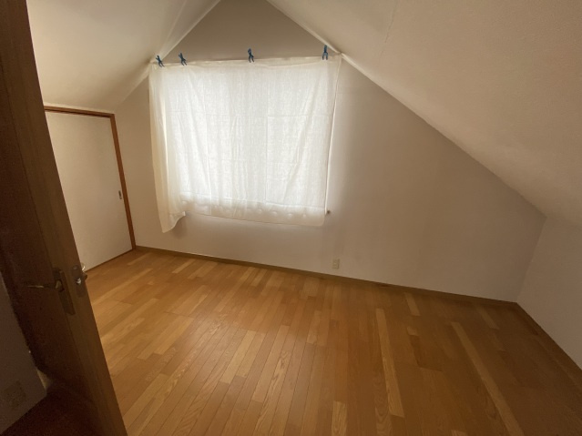 矢坂本町戸建の居間・リビング